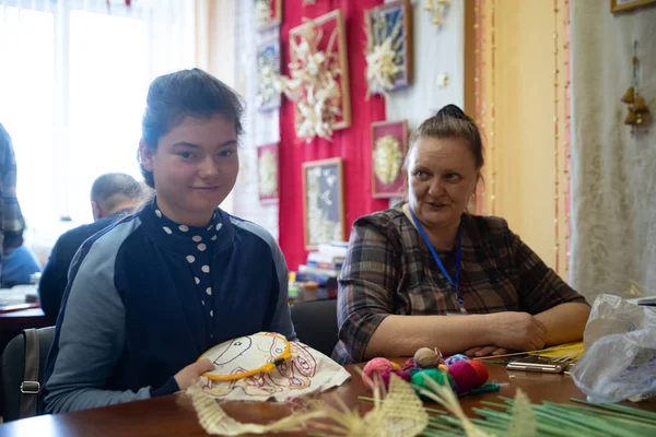 Mnsk, Beyaz Rusya - 24 Mart, 2019: down sendromlu insanlar yapar han