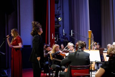 Minsk, Belarus-1 Nisan, 2019: orkestra şefi yönetmen Senfoni orc