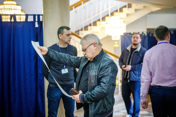 민스크, 벨라루스-4 월 1 일, 2019: 선거에서 투표 하기 — 스톡 사진