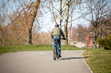Minsk, Beyaz Rusya - 1 Marth, 2019: çocuklar ve yetişkinler yürümek 