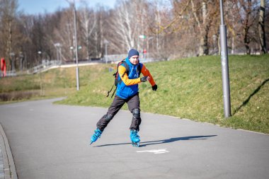 Minsk, Beyaz Rusya - 1 Marth, 2019: çocuklar ve yetişkinler yürümek 