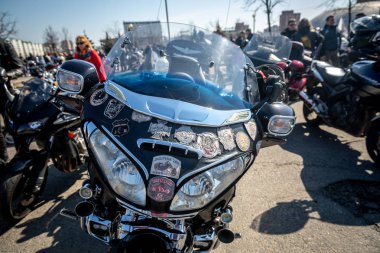 Minsk, Beyaz Rusya - 1 Marth, 2019: motosiklete binen motosikletli bir grup
