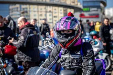 Minsk, Beyaz Rusya - 1 Marth, 2019: motosiklete binen motosikletli bir grup