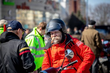Minsk, Beyaz Rusya - 1 Marth, 2019: motosiklete binen motosikletli bir grup