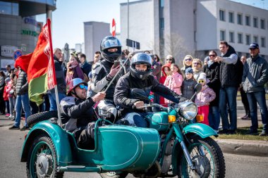 Minsk, Beyaz Rusya - 1 Marth, 2019: motosiklete binen motosikletli bir grup