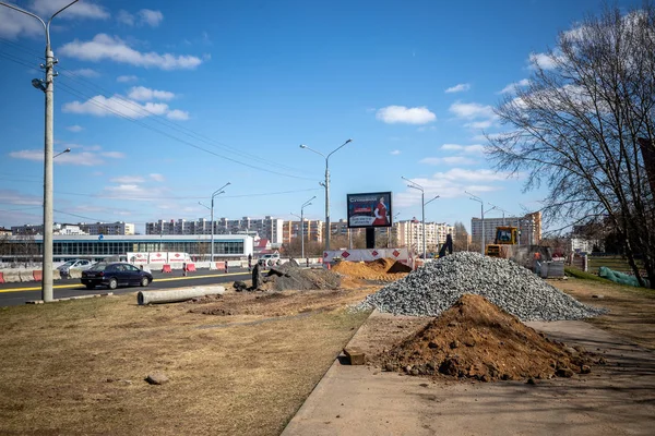 Mińsk, Białoruś-1 Marth, 2019: Naprawa mostu w centrum o — Zdjęcie stockowe
