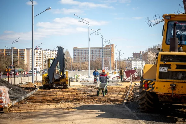 Mińsk, Białoruś-1 Marth, 2019: Naprawa mostu w centrum o — Zdjęcie stockowe