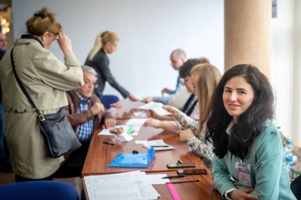 Беларусь - 21 апреля 2019 года: Голосование на выборах Президента Республики Беларусь — стоковое фото