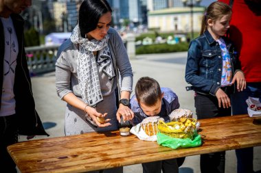 Minsk, Beyaz Rusya - 1 Mayıs 2019: Ortodokslar Paskalya'yı kutluyor