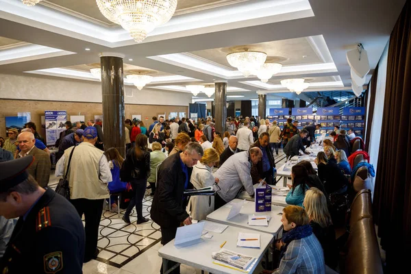 Minsk, Beyaz Rusya - 1 Mayıs 2019: iş fuarı, işsiz arıyor