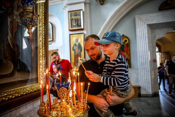 MINSK, BÉLARO - 1 DE MAYO DE 2019: Ortodoxos celebran la Pascua —  Fotos de Stock