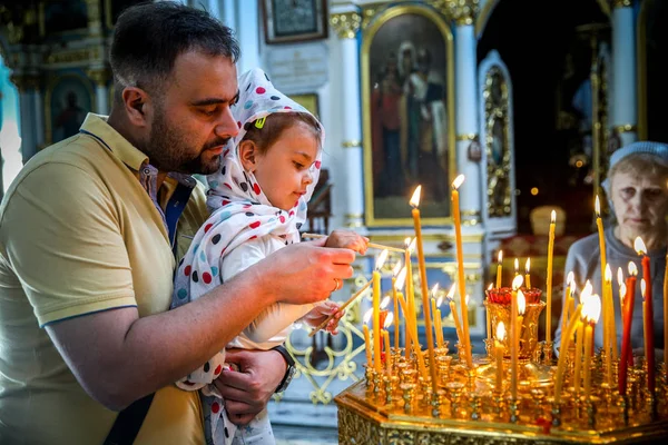MINSK, BÉLARO - 1 DE MAYO DE 2019: Ortodoxos celebran la Pascua —  Fotos de Stock