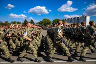 Minsk, Beyaz Rusya - 1 Juny, 2019: Belarus ordusunun askerleri m