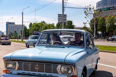 Minsk, Beyaz Rusya - 1 Juny, 2019: klasik araba geçit töreni