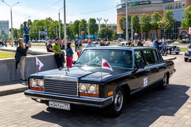 Minsk, Beyaz Rusya - 1 Juny, 2019: klasik araba geçit töreni