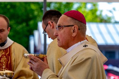 Minsk, Beyaz Rusya - 1 Juny, 2019: hacılar celebraing ve dua d
