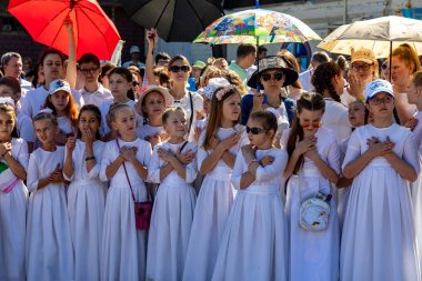 Minsk, Beyaz Rusya - 1 Juny, 2019: hacılar celebraing ve dua d