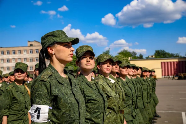 Minsk, Wit-Rusland-1 Juny, 2019: soldaten van het Wit-Russische leger m — Stockfoto