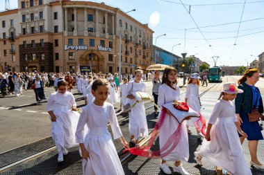 Minsk, Beyaz Rusya - 1 Juny, 2019: hacılar celebraing ve dua d