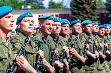 Minsk, Beyaz Rusya - 1 Juny, 2019: Belarus ordusunun askerleri m
