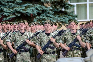 Minsk, Beyaz Rusya - 1 Juny, 2019: Belarus ordusunun askerleri m