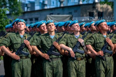 Minsk, Beyaz Rusya - 1 Juny, 2019: Belarus ordusunun askerleri m