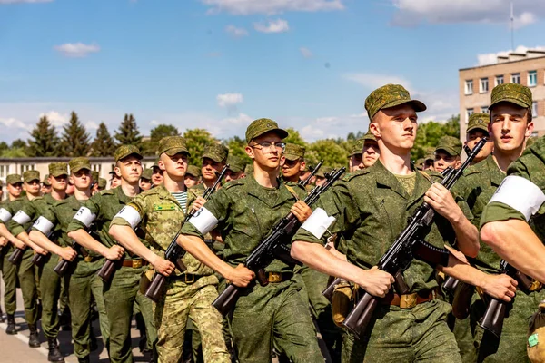 明斯克， 白俄罗斯 - 1 Juny， 2019： 白俄罗斯军队士兵 m — 图库照片