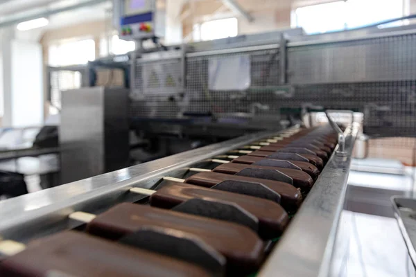 The conveyor automatic lines for the production of ice cream