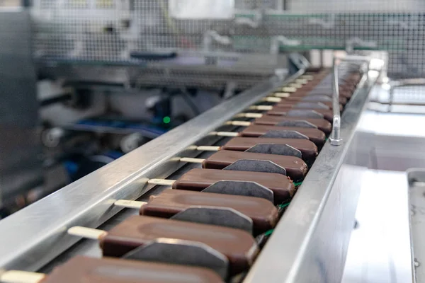 The conveyor automatic lines for the production of ice cream