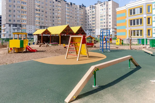 MINSK, BELARUS - 1 DE JUNHO DE 2019: construção do jardim de infância — Fotografia de Stock