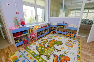 Anaokulunda oyun odası ve yatak odası