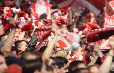 Rusya, Moskova, Ağustos 2015: Spartak Moskova hayranları Fc Dinamo karşı dostça bir oyun sırasında onların takım tezahürat