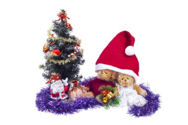 Peluş ayı yavrularını yakınındaki bir yapay Noel ağacı Noel Baba ile