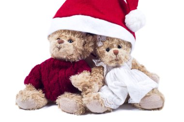 Peluş ayı beyaz arka plan üzerinde izole Santa şapka