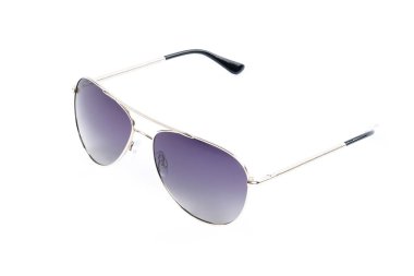 Beyaz arkaplanda güneş gözlüğü 