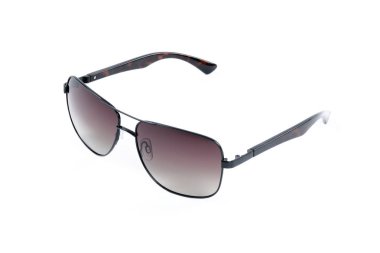 Beyaz arkaplanda güneş gözlüğü 