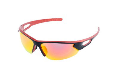 Beyaz arkaplanda güneş gözlüğü 