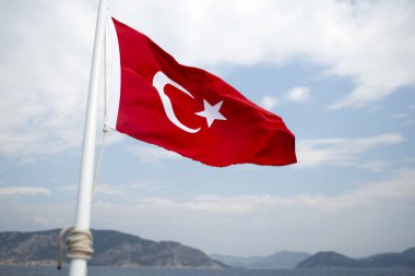 Gündüzleri uçakla Türk bayrağı