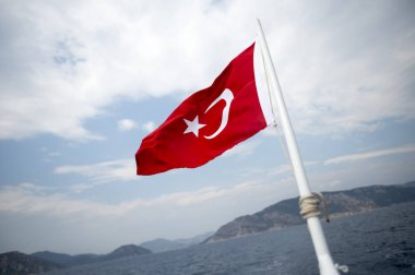 Gündüzleri uçakla Türk bayrağı