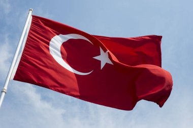 Gündüzleri uçakla Türk bayrağı