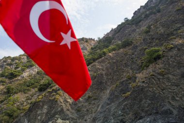 Gündüzleri uçakla Türk bayrağı