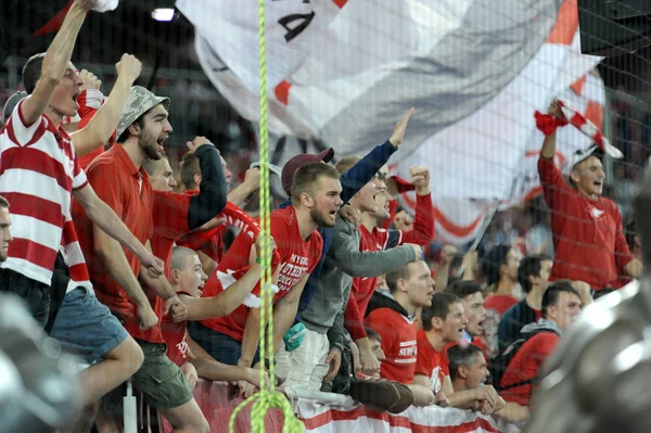 Rusya, Moskova, Ağustos 2015: Spartak Moskova hayranları Fc Dinamo karşı dostça bir oyun sırasında onların takım tezahürat