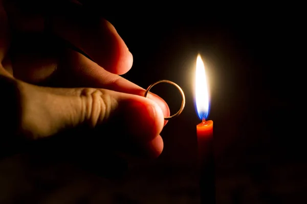 Anel Mão Luz Velas — Fotografia de Stock