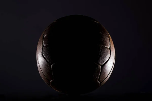 Bola Couro Futebol Velho Fundo Preto — Fotografia de Stock