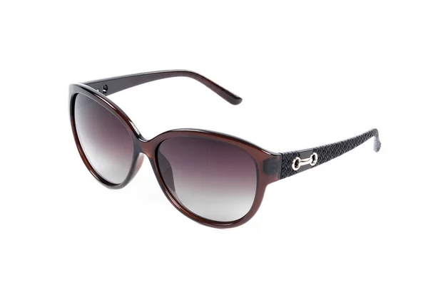 Beyaz arkaplanda güneş gözlüğü 