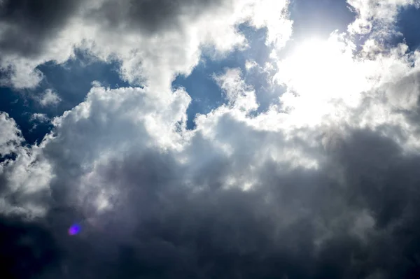 Cielo Azul Con Nubes Sol —  Fotos de Stock