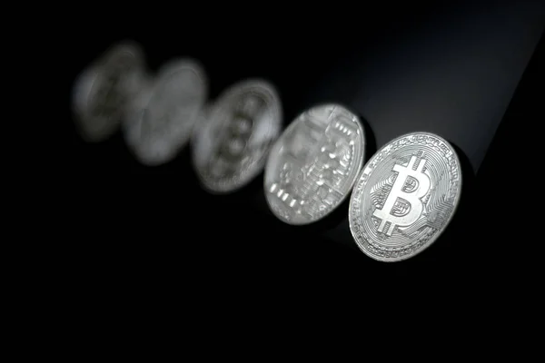 Lcd Üzerinde Gümüş Bitcoin — Stok fotoğraf