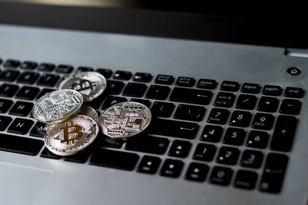 Klavye gümüş bitcoin