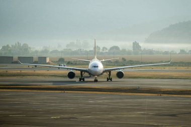 Uçak merdivene gidiyor