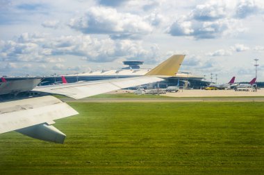Kırma pistte iniş sırasında ise kanat